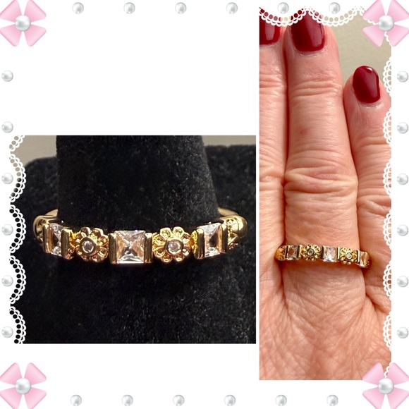 Jewelry - Ring - size 8-8.25 - gold tone w/ clear crystals - tiny daisies - New! BOGO